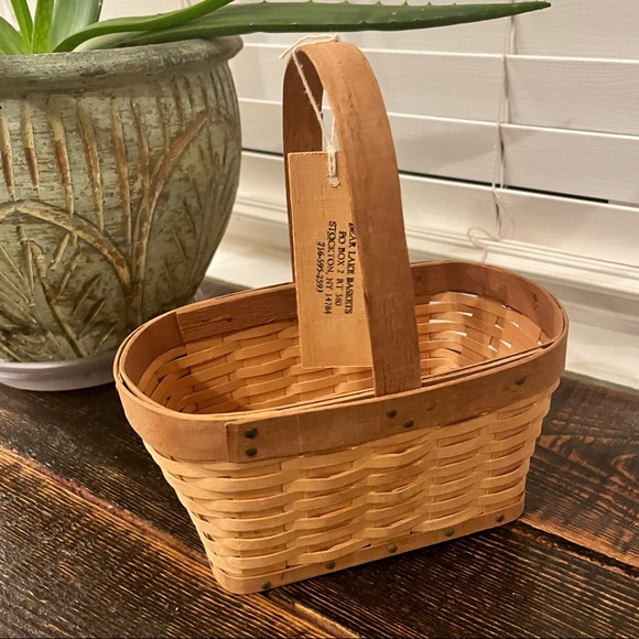 NWT—Small Wooden Basket from Bear Lake Basket with Small Handle - Picture 1 of 5